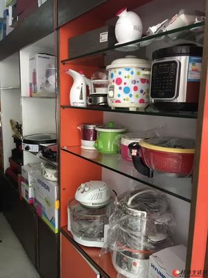 店鋪合同到期，全場(chǎng)清倉甩賣，日用百貨與小家電一件不留